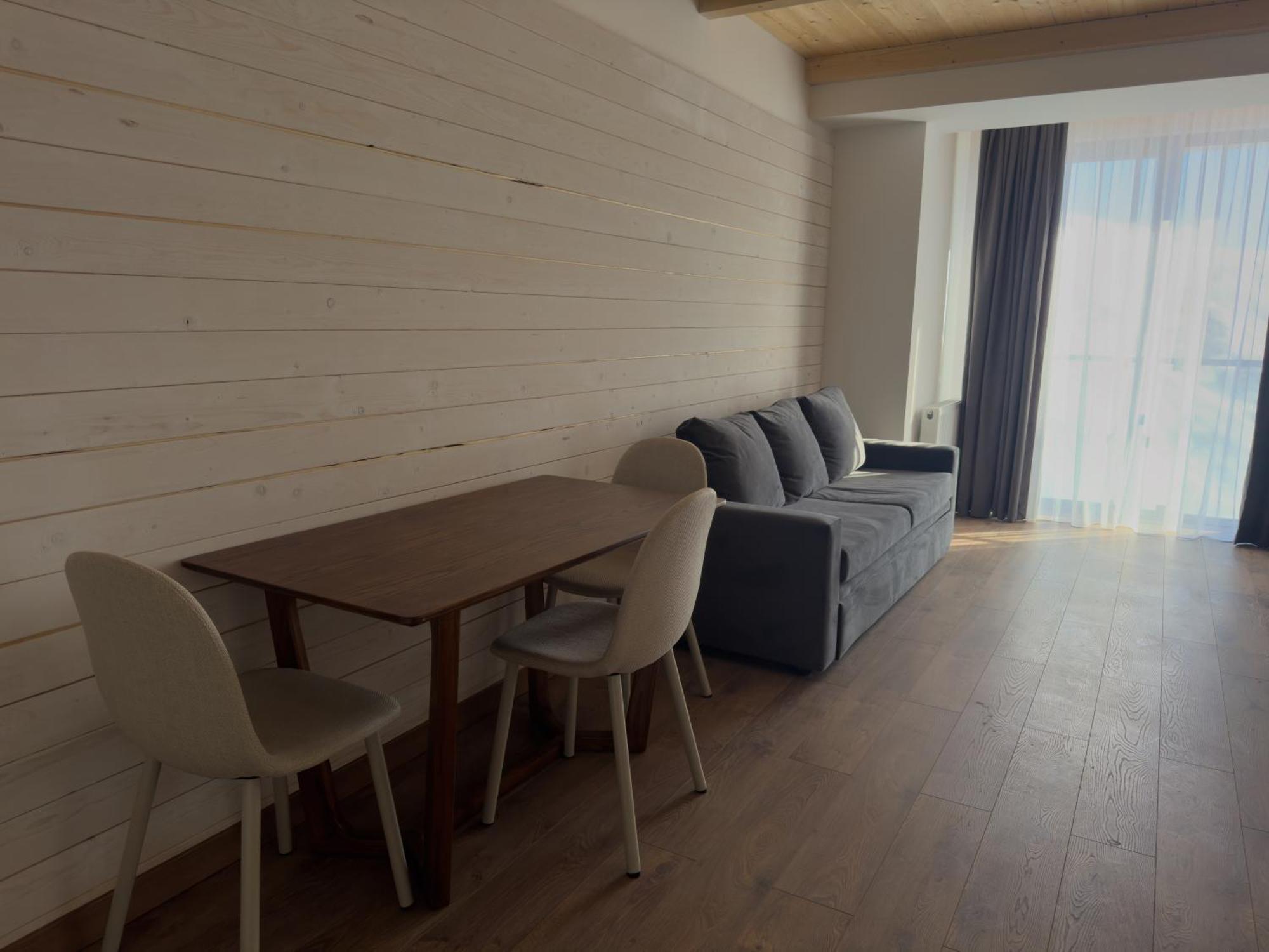 - Four Seasons Apartment *